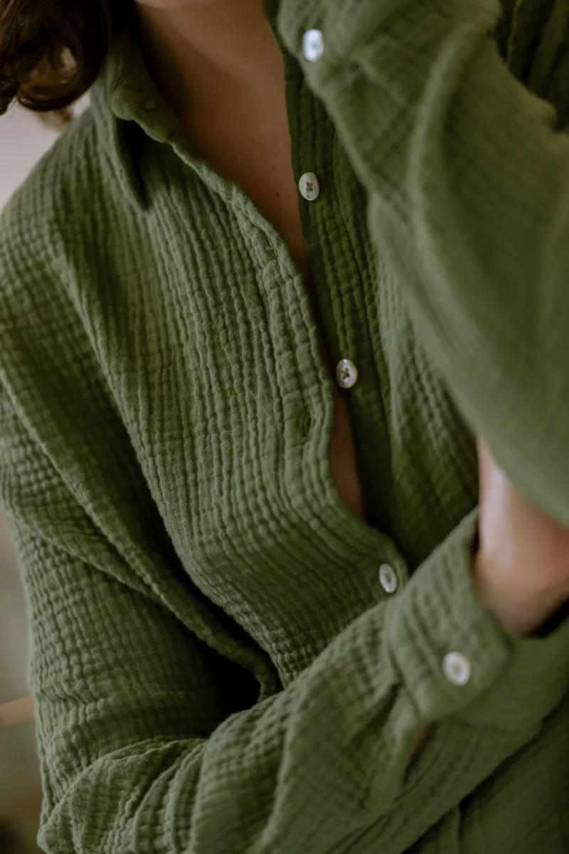 CHEMISE DE PYJAMA FEMME EN GAZE DE COTON BIO VERT OLIVE