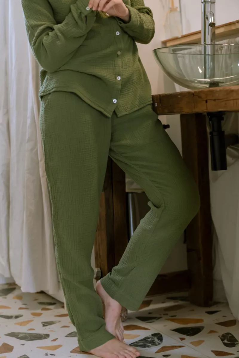 PANTALON DE PYJAMA FEMME EN GAZE DE COTON BIO VERT OLIVE