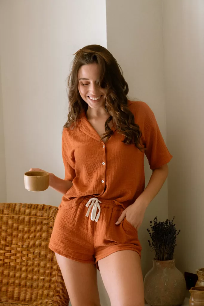 ENSEMBLE DE PYJAMA FEMME FLORA EN GAZE DE COTON BIO TERRACOTTA