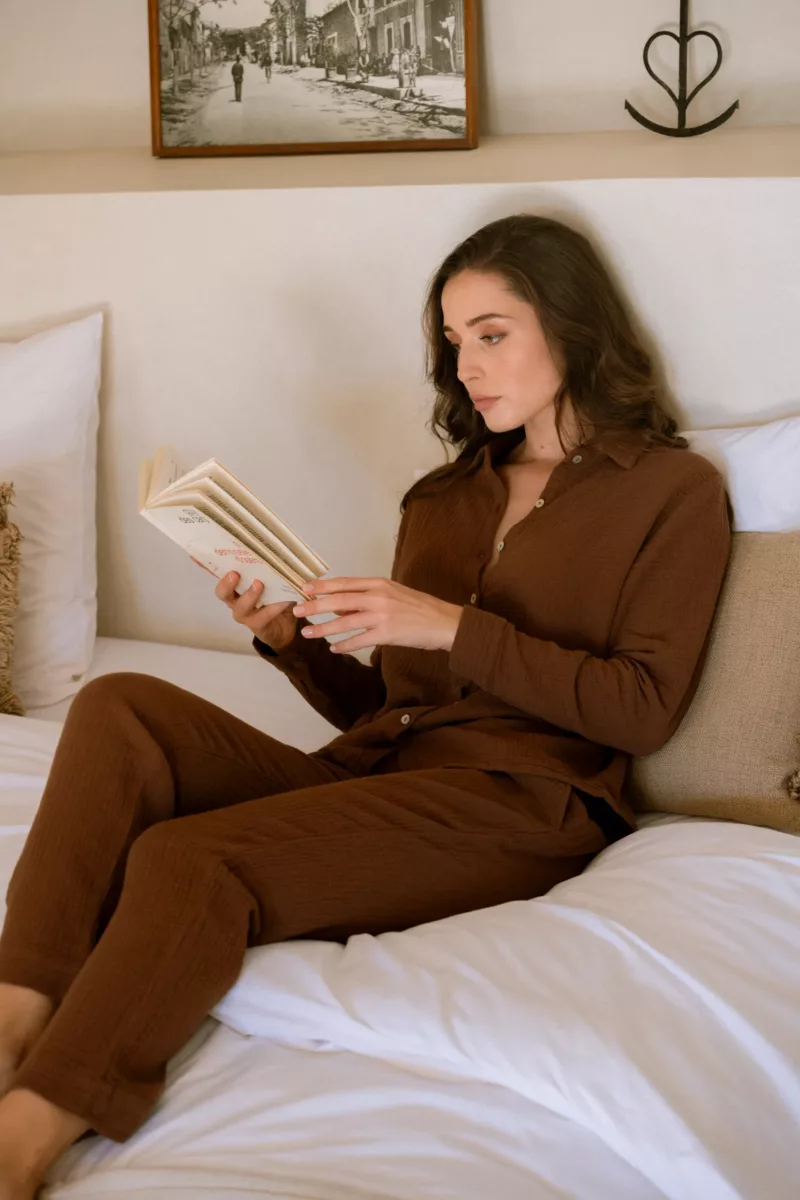 ENSEMBLE DE PYJAMA FEMME FLORA EN GAZE DE COTON BIO MARRON
