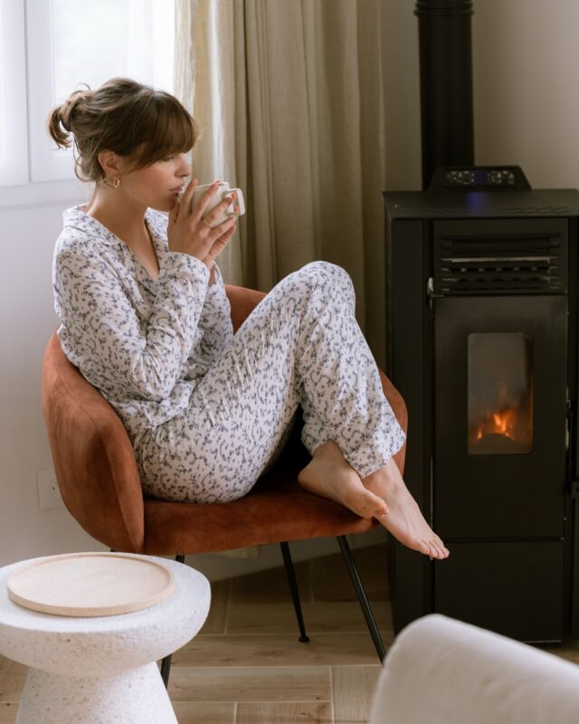 NOS VŒUX LES PLUS DOUX 🤍
Que cette année soit remplie de sérénité, de moments de réconfort et de nuits paisibles, enveloppées dans des textiles qui respectent l’humain et la planète autant que notre bien-être.

Merci de partager cette belle aventure et notre engagement pour une mode plus responsable.

Continuons à rêver cette année, à agir et à choisir la douceur pour nous et pour le monde qui nous entoure ✨

——
#pyjamafemme #moderesponsable #modedurable #cotonbio #madeineurope #cotonbiologique #modefemme #doublegazedecoton #matieresnaturelles #marquefrancaise
